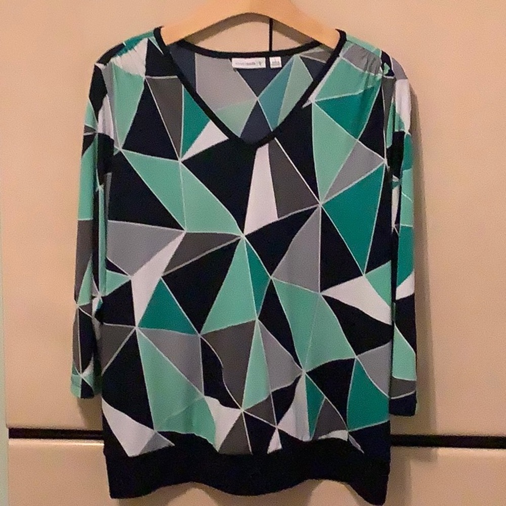 3/4 sleeve and navy banded bottom